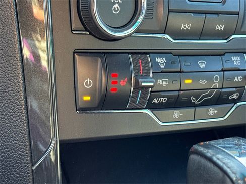 Used 2017 Ford Explorer XLT w/ Equipment Group 202A image 33