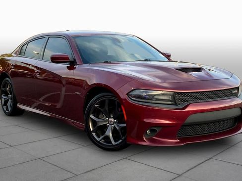 Used 2017 Dodge Charger R/T image 2