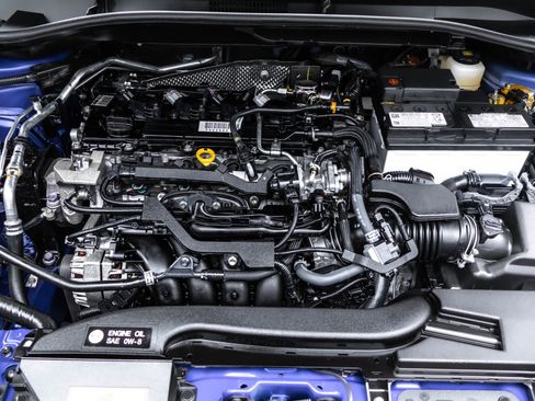 Used 2024 Toyota Corolla Cross XLE image 41