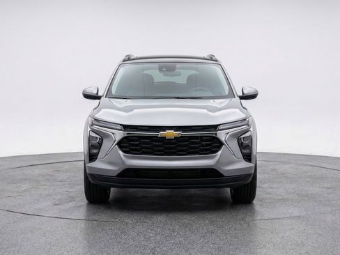 Used 2025 Chevrolet TrailBlazer LT FWD image 2