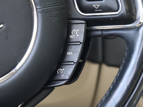 Used 2013 Jaguar XJ L Portfolio RWD image 21