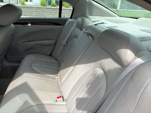 Used 2011 Buick Lucerne CXL FWD image 12