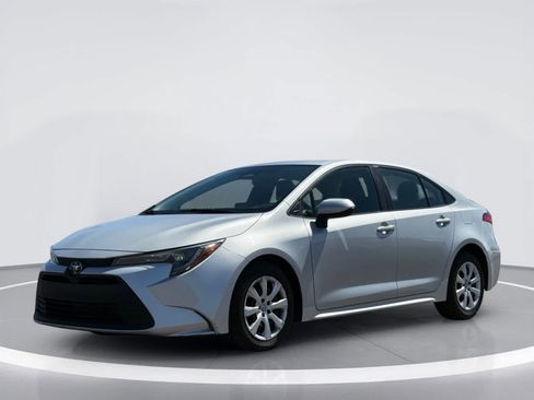 Used 2024 Toyota Corolla LE FWD image 2