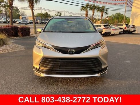Used 2022 Toyota Sienna LE w/ LE Plus Package FWD image 35