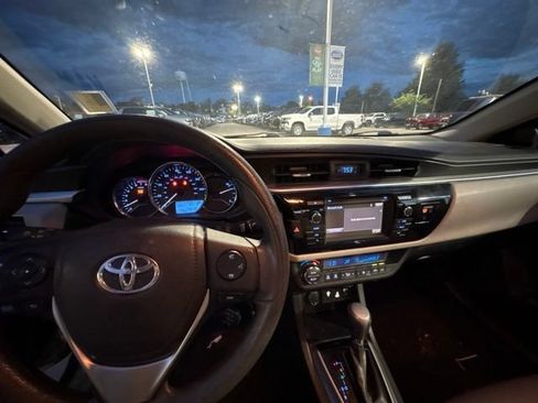 Used 2014 Toyota Corolla LE FWD image 12