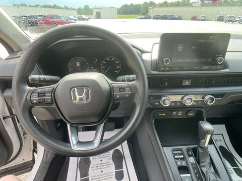 Used 2024 Honda CR-V EX image 15
