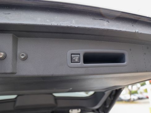Used 2025 Toyota Sienna Platinum FWD image 43