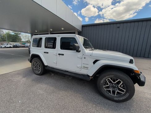 Used 2024 Jeep Wrangler Sahara w/ Safety Group image 4