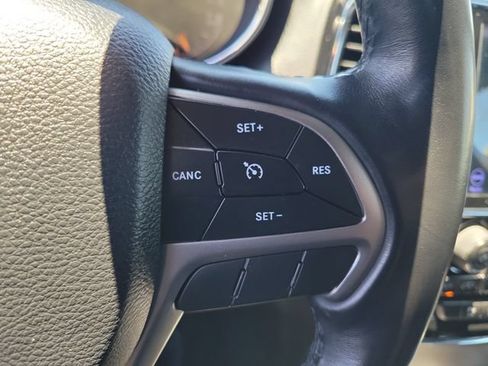 Used 2019 Jeep Grand Cherokee Limited AWD/4WD image 6