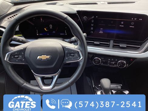 Used 2025 Chevrolet Trax LT w/ Driver Confidence Package FWD image 16