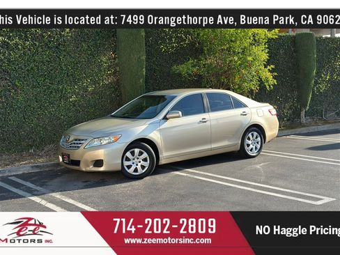 Used 2010 Toyota Camry XLE FWD image 13
