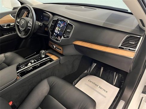 Used 2024 Volvo XC90 B5 Plus image 17