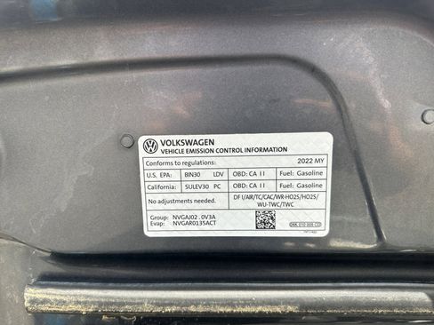 Used 2022 Volkswagen Tiguan SE R-Line image 27