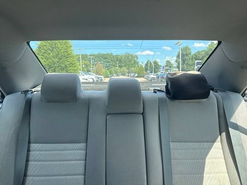 Used 2015 Toyota Camry LE FWD image 8