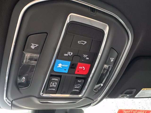 Used 2024 Jeep Grand Cherokee Altitude AWD/4WD image 20