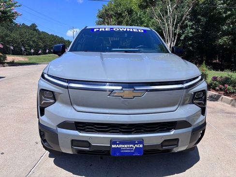 Used 2026 Chevrolet Silverado EV LT AWD/4WD image 2