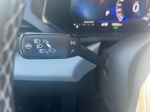 Used 2023 Volkswagen Taos SE image 19