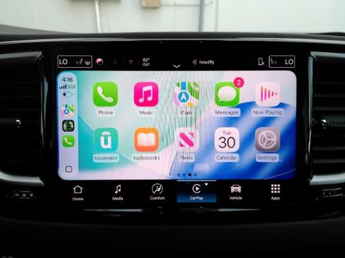 Used 2025 Chrysler Pacifica Select FWD image 9
