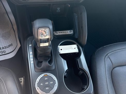 New 2025 Ford Bronco Badlands image 18