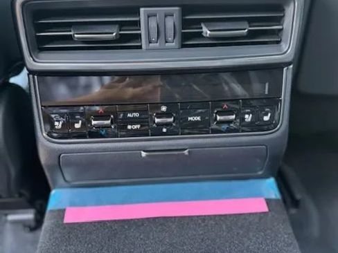 Used 2025 Lexus LX 700h Luxury image 16