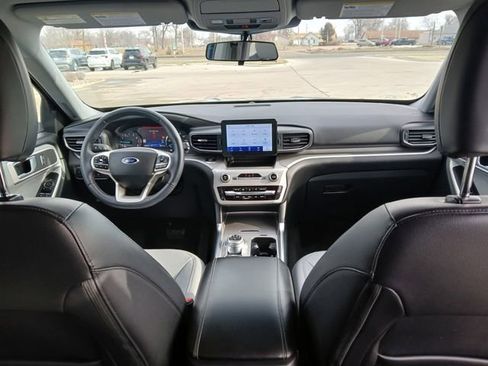 Used 2021 Ford Explorer XLT w/ Equipment Group 202A image 23