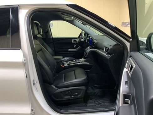 Used 2023 Ford Explorer XLT w/ Equipment Group 202A image 11