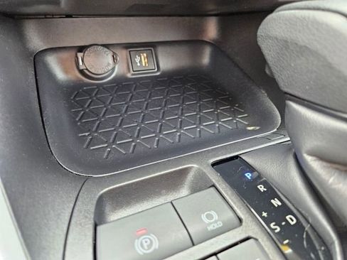 Used 2025 Toyota RAV4 XLE AWD/4WD image 32