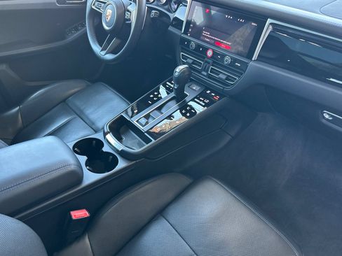 Used 2024 Porsche Macan AWD/4WD image 18