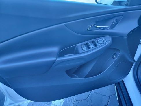 Used 2017 Chevrolet Volt LT w/ Comfort Package image 9