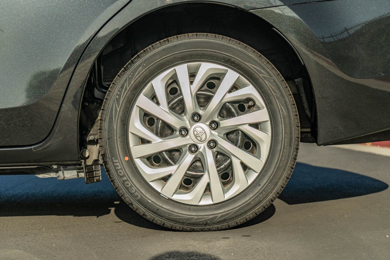 Used 2019 Toyota Corolla LE w/ Carpet Mat Package (TMS) FWD image 6