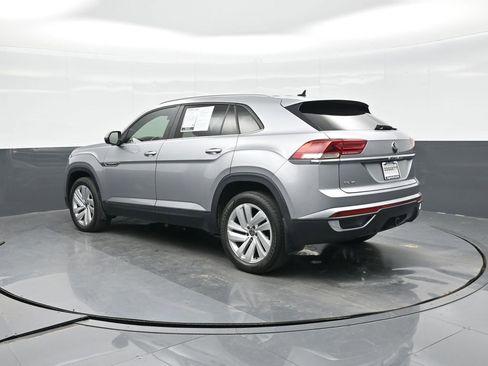 Used 2020 Volkswagen Atlas Cross Sport SE image 4