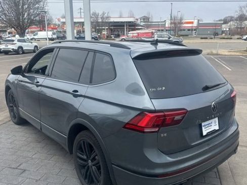 Used 2022 Volkswagen Tiguan SE R-Line image 11