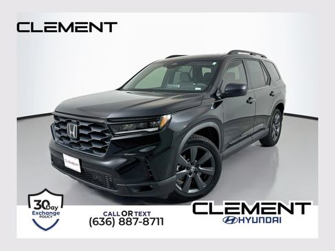 Used 2025 Honda Pilot Sport image 1