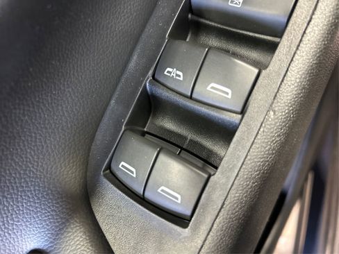 Used 2018 Chevrolet Equinox LT FWD image 29