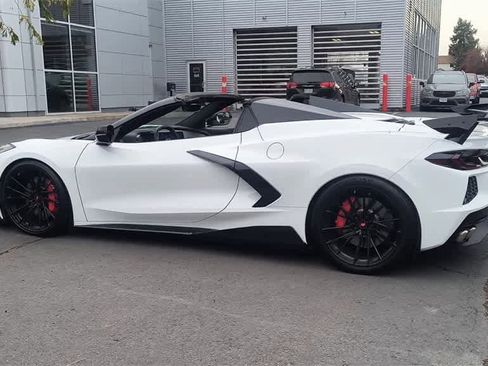 Used 2021 Chevrolet Corvette Stingray Premium Conv w/ Z51 Performance Package image 6