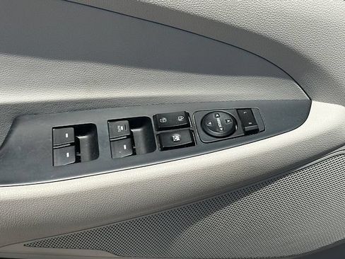 Used 2018 Hyundai Tucson Value FWD image 17