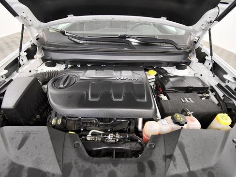 Used 2019 Jeep Cherokee Trailhawk w/ Cold Weather Group image 12