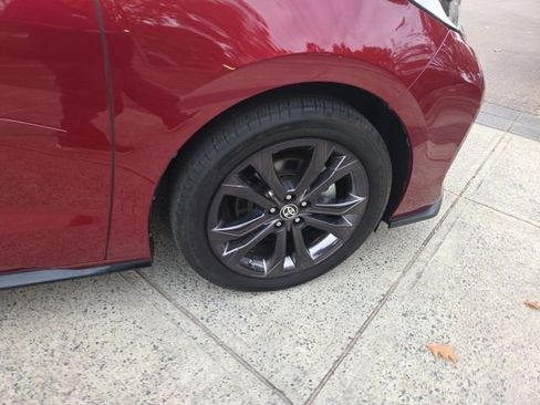 Used 2023 Toyota Sienna XSE w/ XSE Plus Package image 17