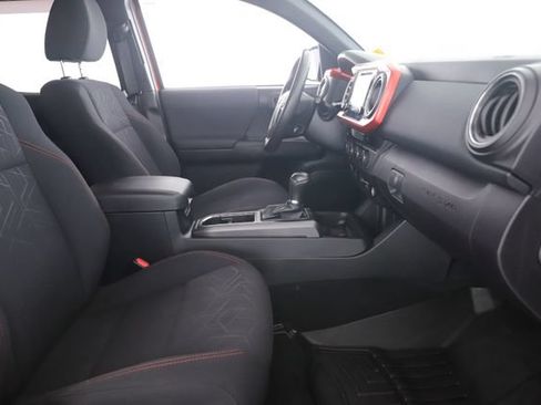 Used 2017 Toyota Tacoma SR5 AWD/4WD image 30