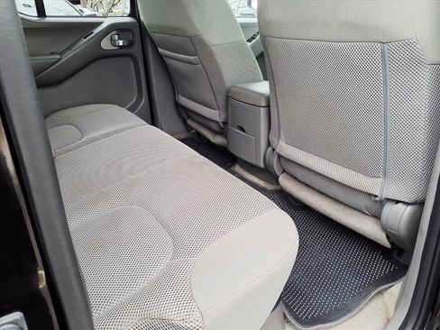 Used 2015 Nissan Frontier SV image 13