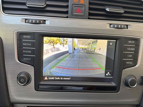 Used 2016 Volkswagen Golf S FWD image 22