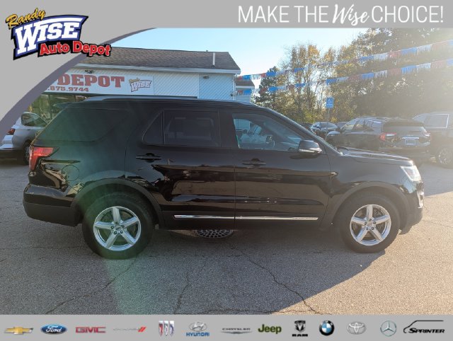 Used 2017 Ford Explorer XLT w/ Equipment Group 202A AWD/4WD image 2
