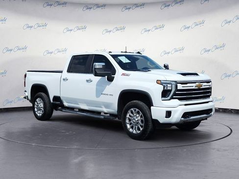 Used 2025 Chevrolet Silverado 2500 LT w/ Z71 Chrome Sport Edition image 5
