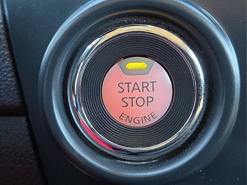 Used 2024 Nissan Titan SV image 18