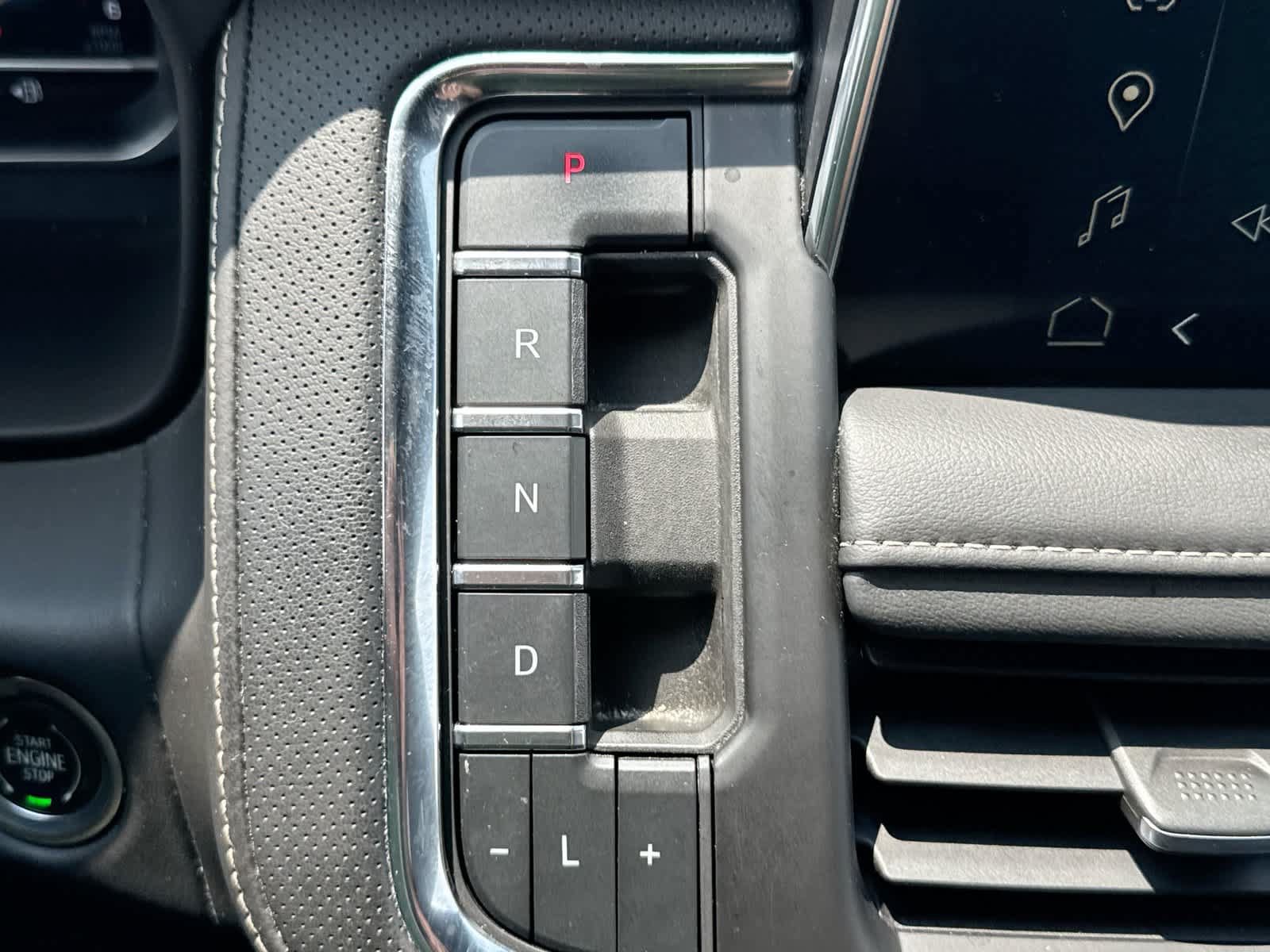 Used 2023 GMC Yukon SLT AWD/4WD image 32