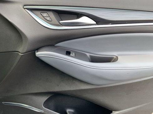 Used 2020 Buick Enclave Essence image 19