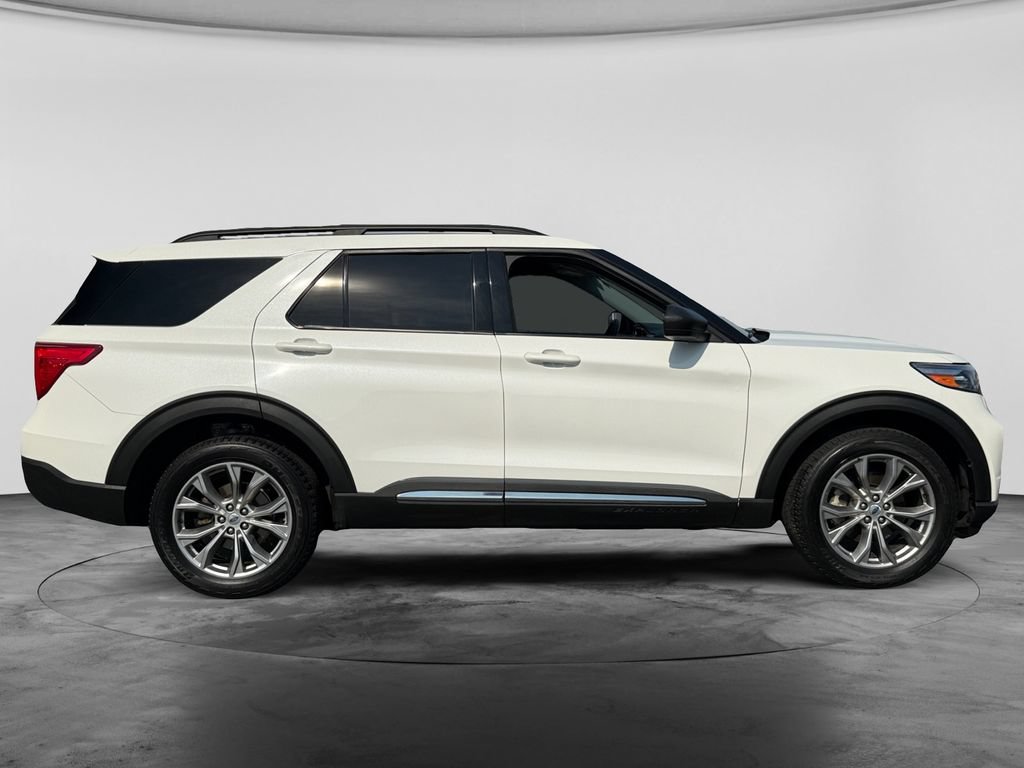 Used 2022 Ford Explorer XLT w/ Equipment Group 202A AWD/4WD image 10