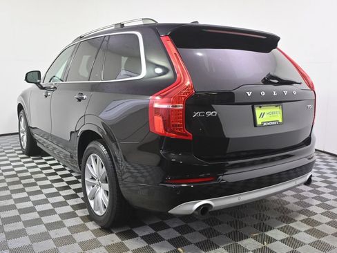 Used 2018 Volvo XC90 T5 Momentum w/ Convenience Package AWD/4WD image 4