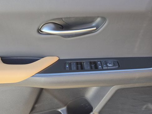 New 2026 Lexus UX 300h FWD image 10