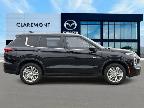 Used 2023 Mitsubishi Outlander ES image 3